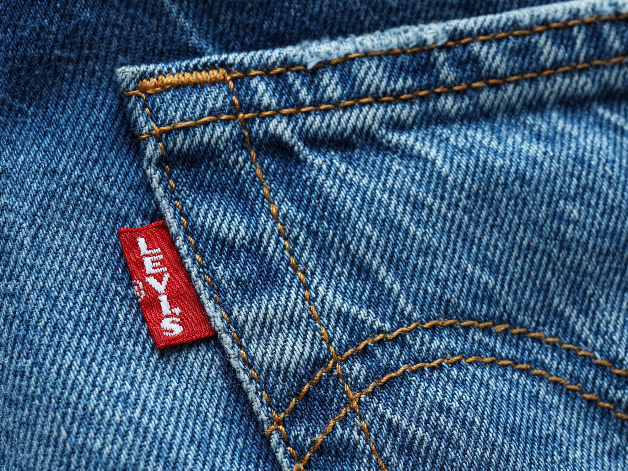 Die Geschichte der Levi’s Jeans: Vom Arbeiterkleid zur Modeikone