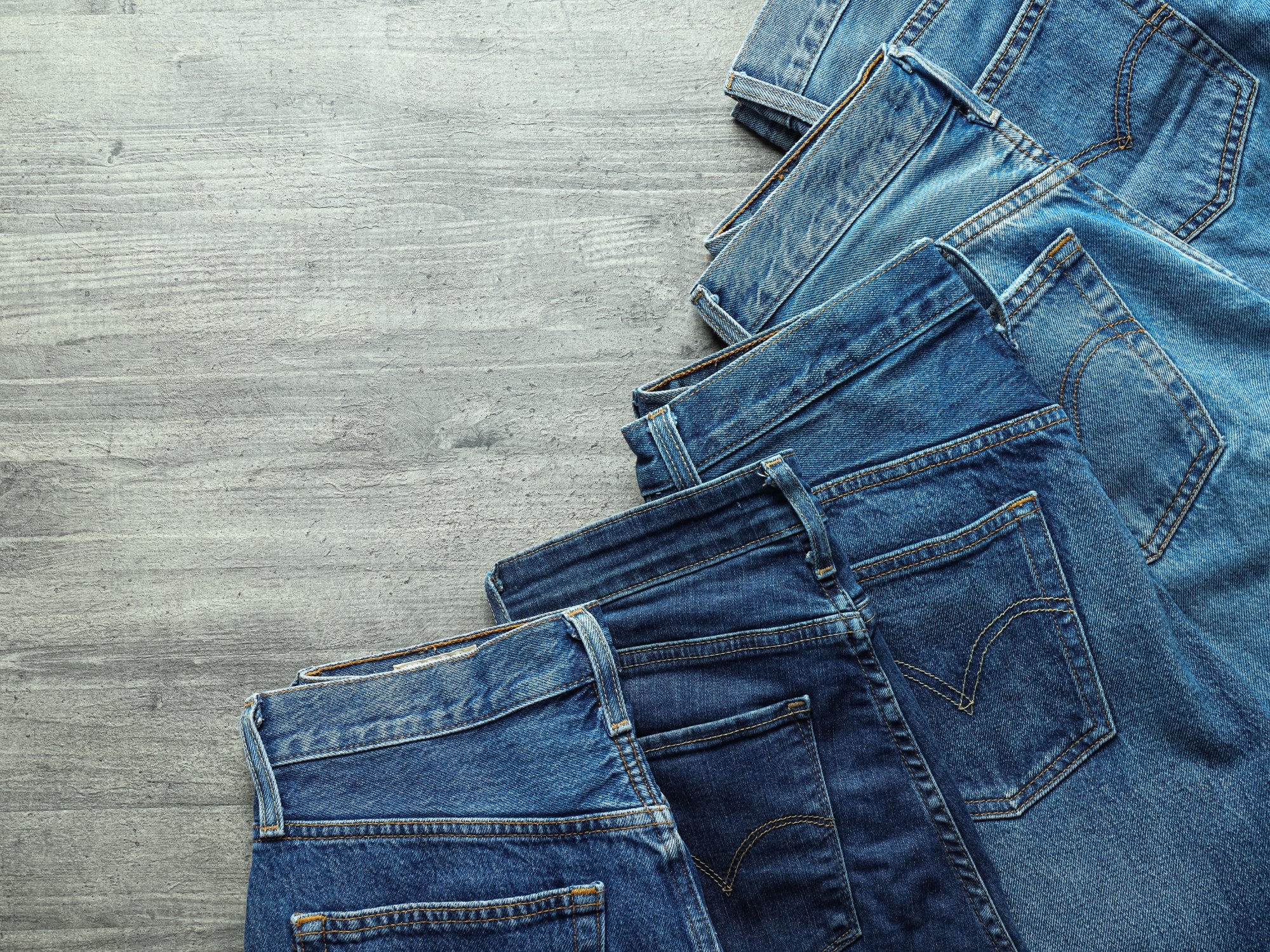 Alles rund um Jeans: Vom Denim-Klassiker zum zeitlosen Allrounder