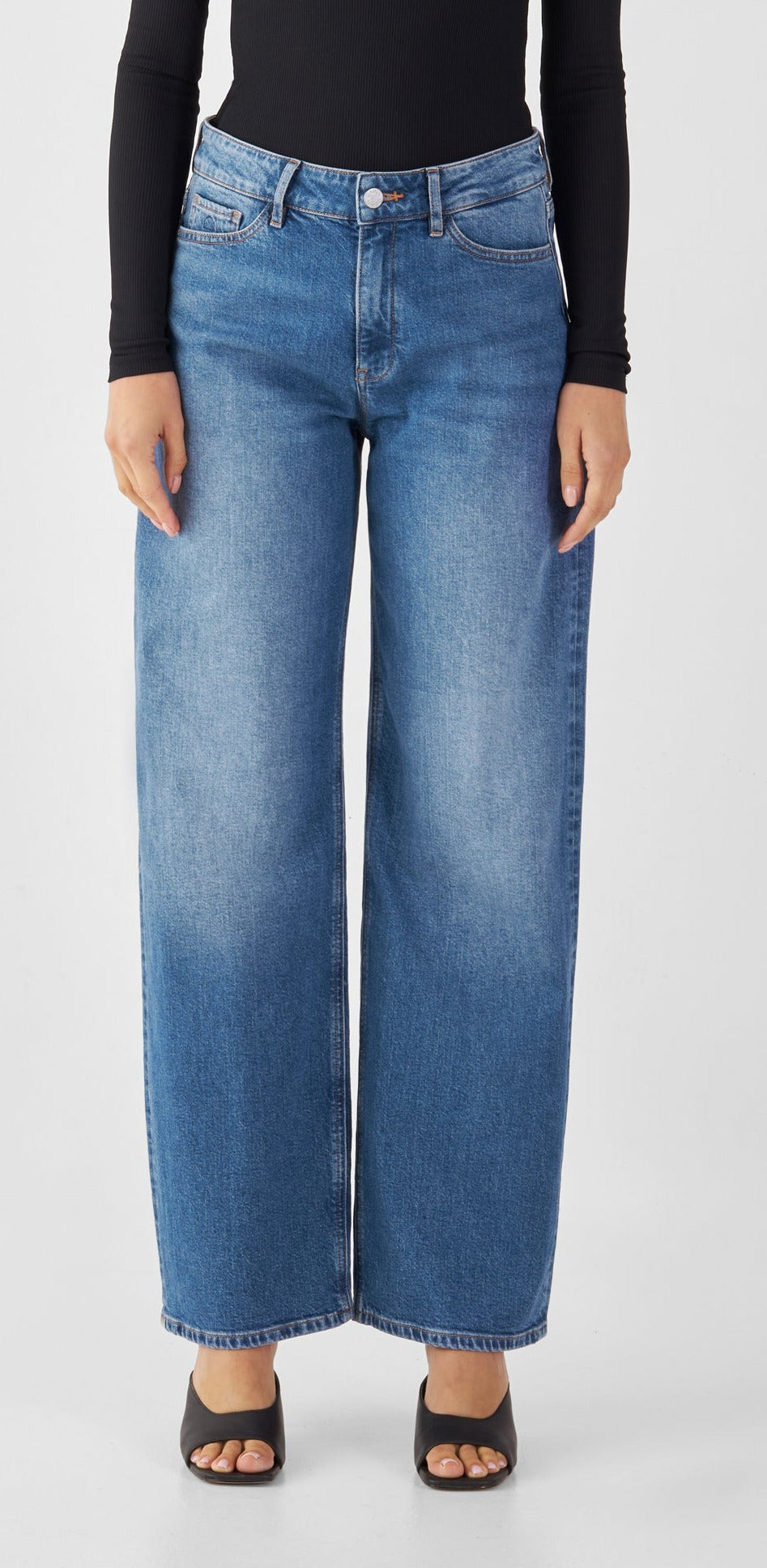 ASH Barrel Leg Soft Denim - O-Shape Jeans, Mittelblau "Medium Blue"