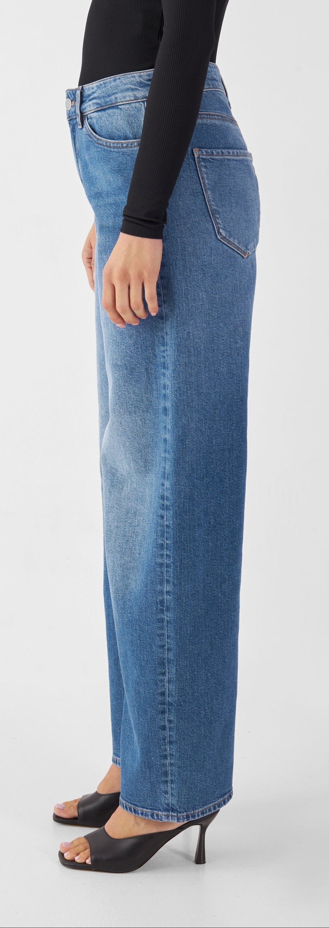 ASH Barrel Leg Soft Denim - O-Shape Jeans, Mittelblau "Medium Blue"