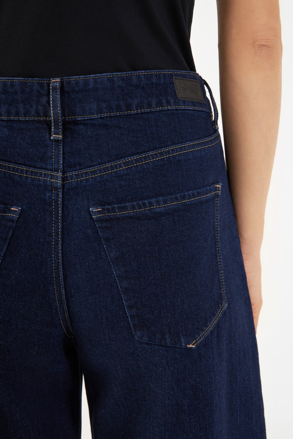 ASH Barrel Leg Soft Denim - O-Shape Jeans, Bleu foncé "Dark Blue"