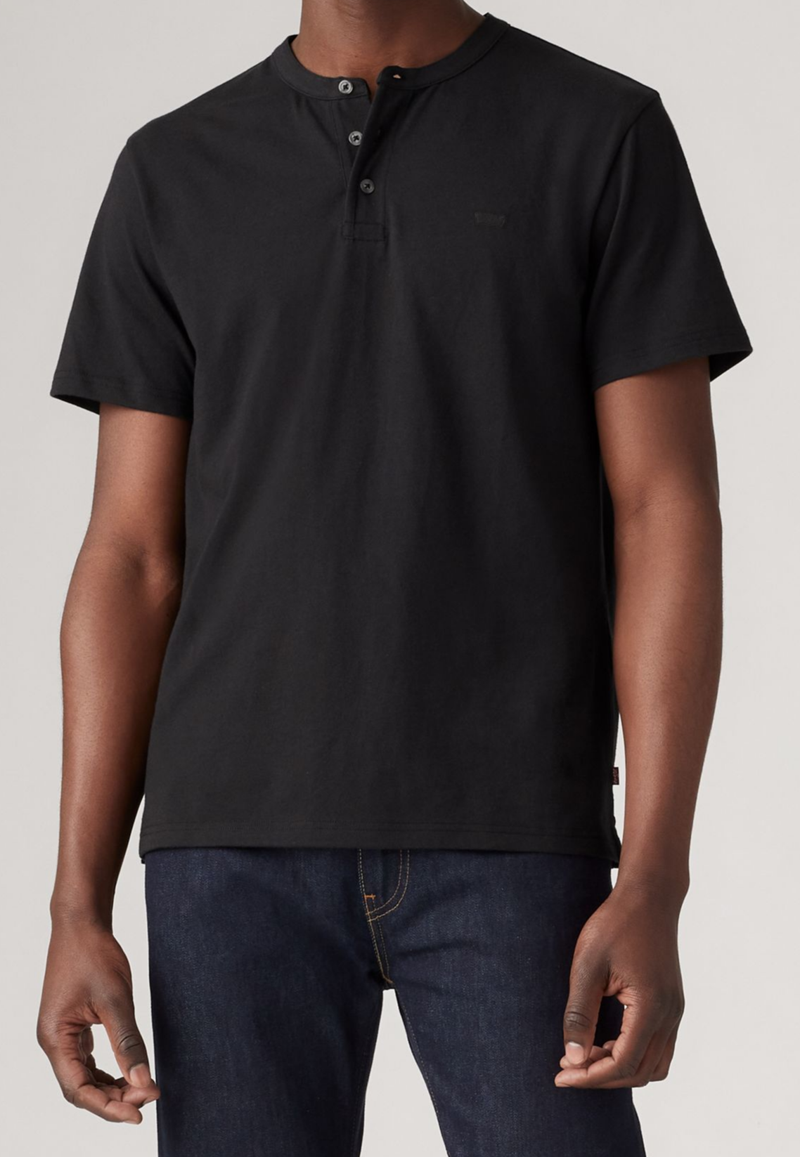 Levi&#39;s® Henley T-Shirt, Schwarz