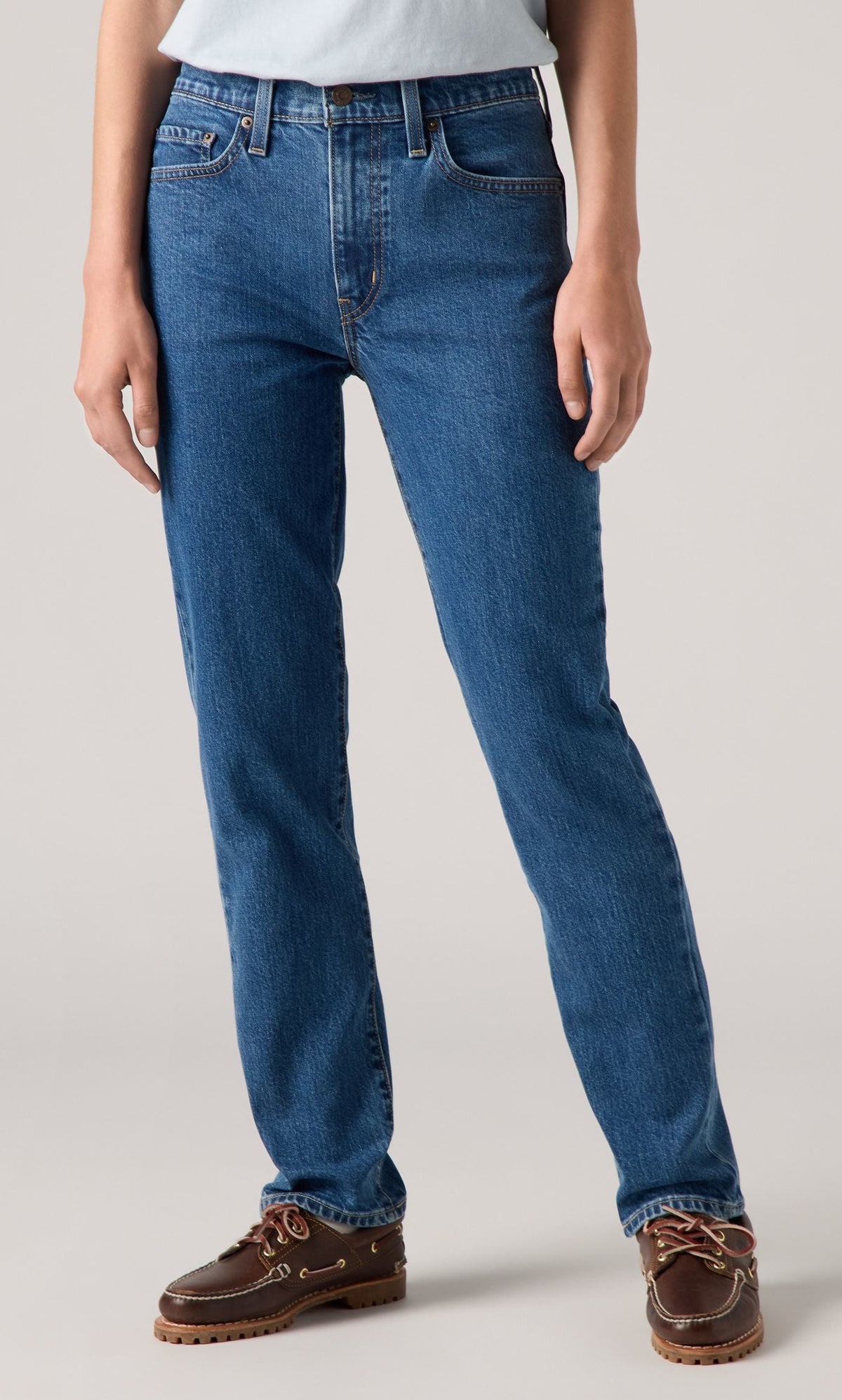 Levi's® 724™ High Rise Straight Jeans, Mittelblau uni  "Mosey Mid Stone"